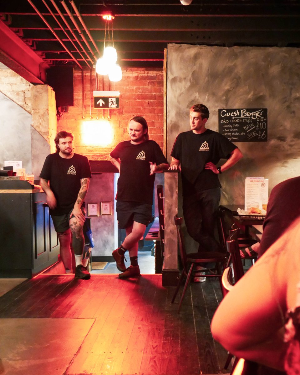 atticbrewco's tweet photo. 🍔🍻FORWARD LAUNCH PARTY🍻🍔
.
We had a great time at @thebunandbarrel, who kindly hosted our Forward launch party last night.
. https://t.co/pDmLyL7HlG