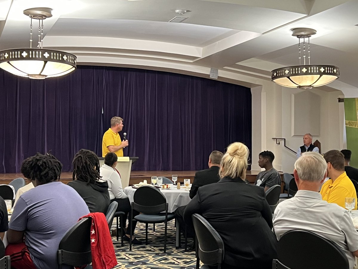 AppForsyth's tweet photo. Shout out to Tom Lawson and the local alumni here in Winston for putting on their basketball preseason lunch again this year! Always a great event with our basketball coaches and other guest speakers!

#AppForsyth @appalumni #AppAlumni @AppStateMBB @LawsonTom https://t.co/OTKT95EZqE