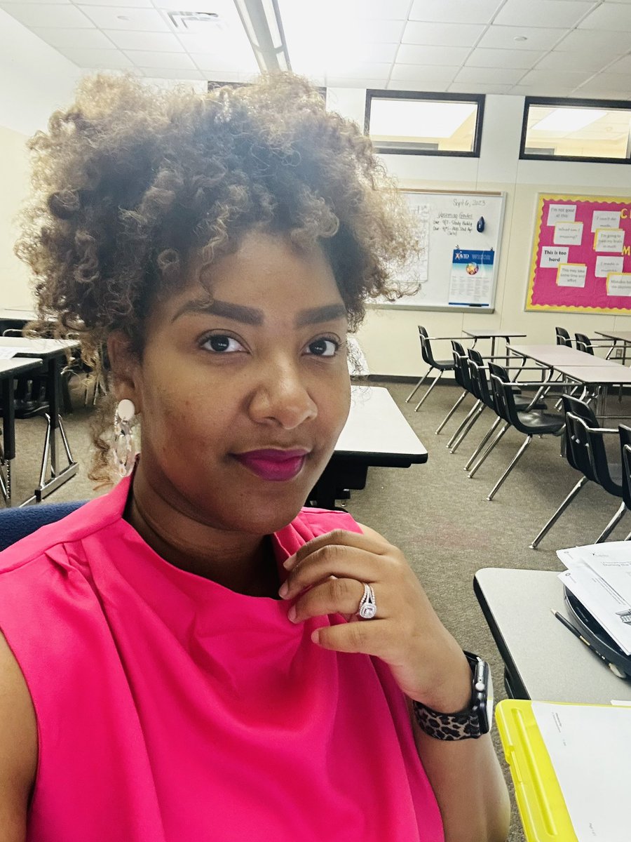 MrsPurvis17's tweet photo. Scholars are doing so well at creating digital anchor charts in AVID today! We’re getting prepared for tutorials ☺️ https://t.co/rLJn2VdY3I