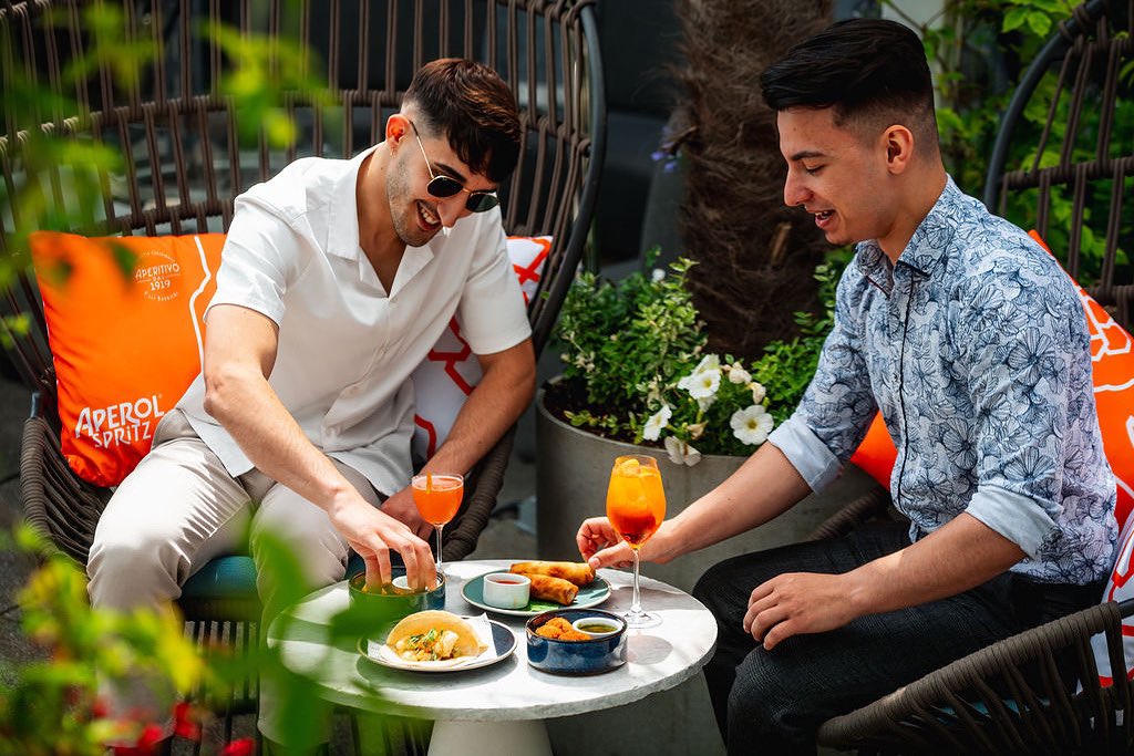 Summer, activated ☀️🧡 <a href="/AperolSpritzUK/">Aperol Spritz</a> #heatwaveuk