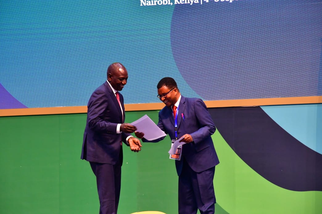 WalterOsigai1's tweet photo. Dr @mithika_mwenda who represented non-state actors at @AfClimateSummit just delivered a powerful statement to HE. @WilliamsRuto demanding climate justice and a seat at the table for CSOs. Together, we can make a difference.
#ACS2023
#ACSwewant
@AfClimateSummit
@PACJA1 https://t.co/QHjYmPTbbF