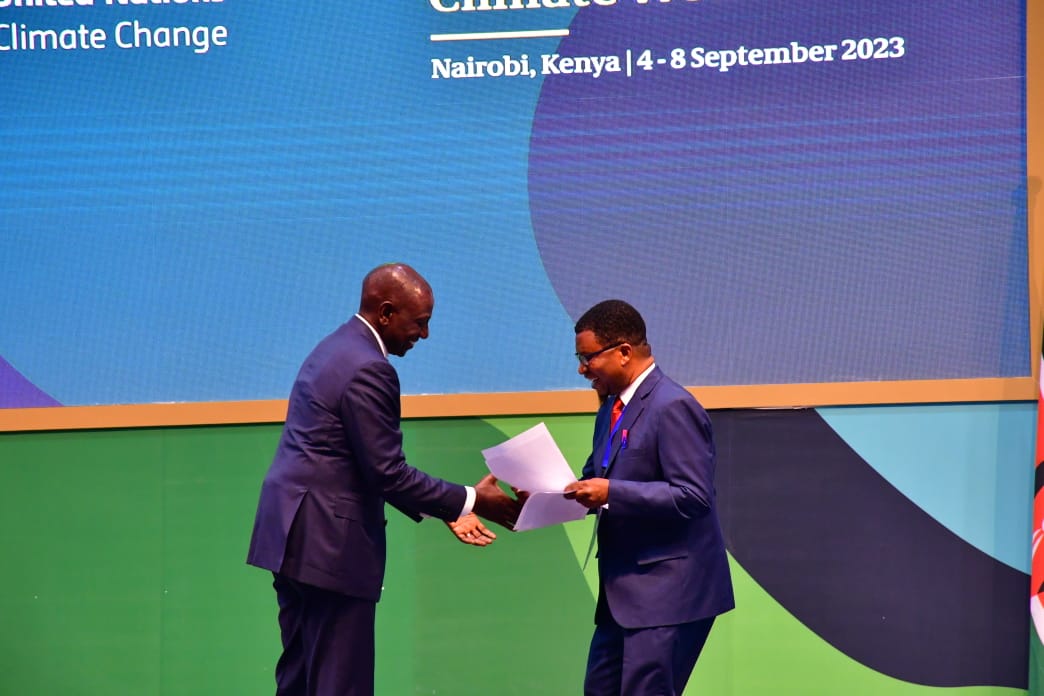 WalterOsigai1's tweet photo. Dr @mithika_mwenda who represented non-state actors at @AfClimateSummit just delivered a powerful statement to HE. @WilliamsRuto demanding climate justice and a seat at the table for CSOs. Together, we can make a difference.
#ACS2023
#ACSwewant
@AfClimateSummit
@PACJA1 https://t.co/QHjYmPTbbF