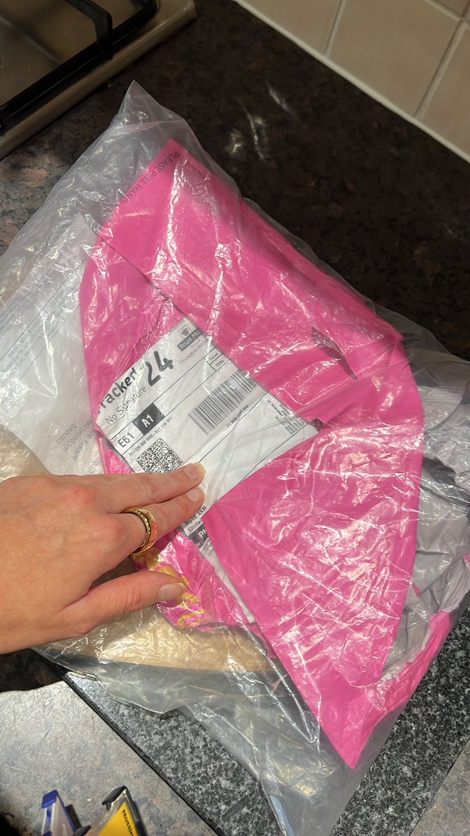 saltyjj's tweet photo. @boohoo this is why I didn’t get my order next day… because it has sweet FA in it!!!! Someone’s literally stole my order before it got delivered 😂😂😂😂😂 https://t.co/IfmvOhevlF