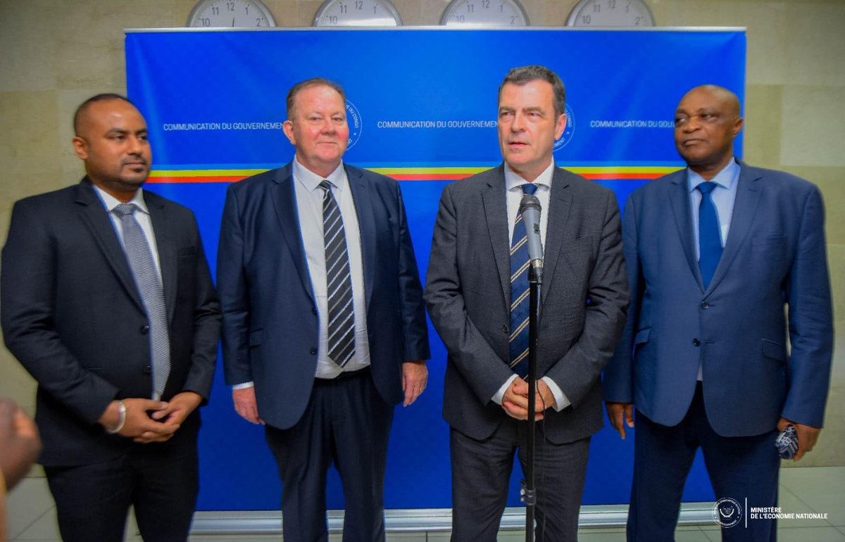 Bibishe6's tweet photo. LA PHARMAKINA SOLLICITE L’IMPLICATION DU GOUVERNEMENT POUR ACCROITRE LA PRODUCTION ET LA TRANSFORMATION DU QUINQUINA LOCALEMENT
Reçu en audience ce mardi 05/08/23 par le VPM/EcoNat @VitalKamerhe1, le Fondateur et Manager de la Société ALPHA TALENTS AFRICA Roland DECORVET est venu premièrement informer officiellement au Gouvernement Congolais de l’achat par son entreprise de la majorité des parts de la Société PHARMAKINA dont, il dirige désormais le conseil d’administration.