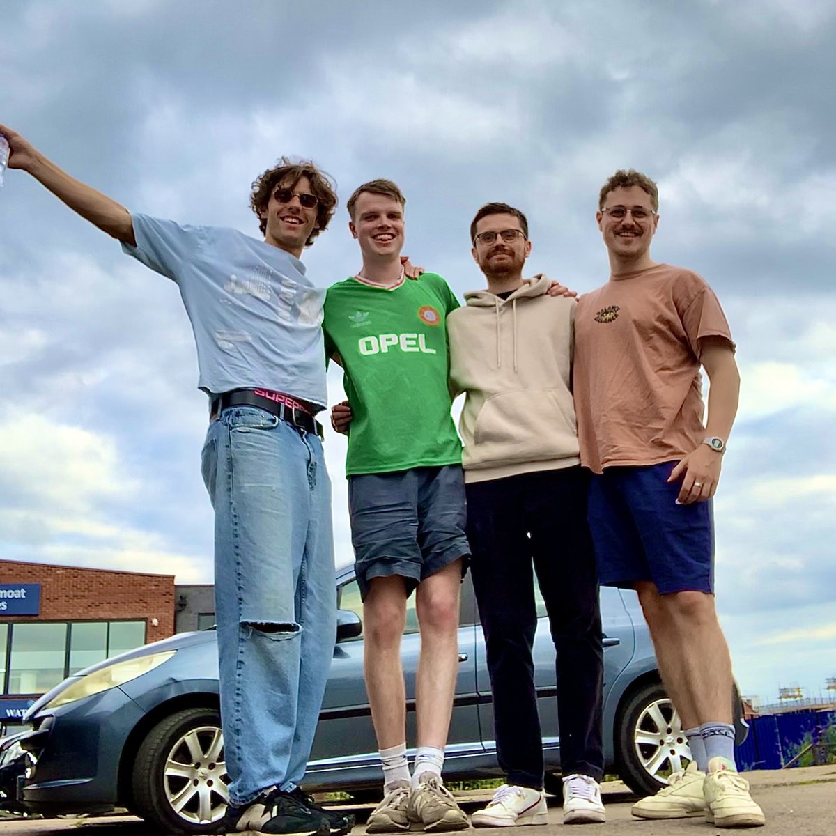 TenHandsHigh's tweet photo. The 4th single of Phase 5…

(𝑪𝒂𝒍𝒍 𝑴𝒆 𝑶𝒏 𝑴𝒚) 𝑫𝒓𝒊𝒗𝒆 𝑩𝒂𝒄𝒌 𝑯𝒐𝒎𝒆 - comes out Sep 21 📞🚘🏡

If u care about us, u can pre-save it here ❤️ https://t.co/fm86jEGDq0 https://t.co/mBxADe6ZkK