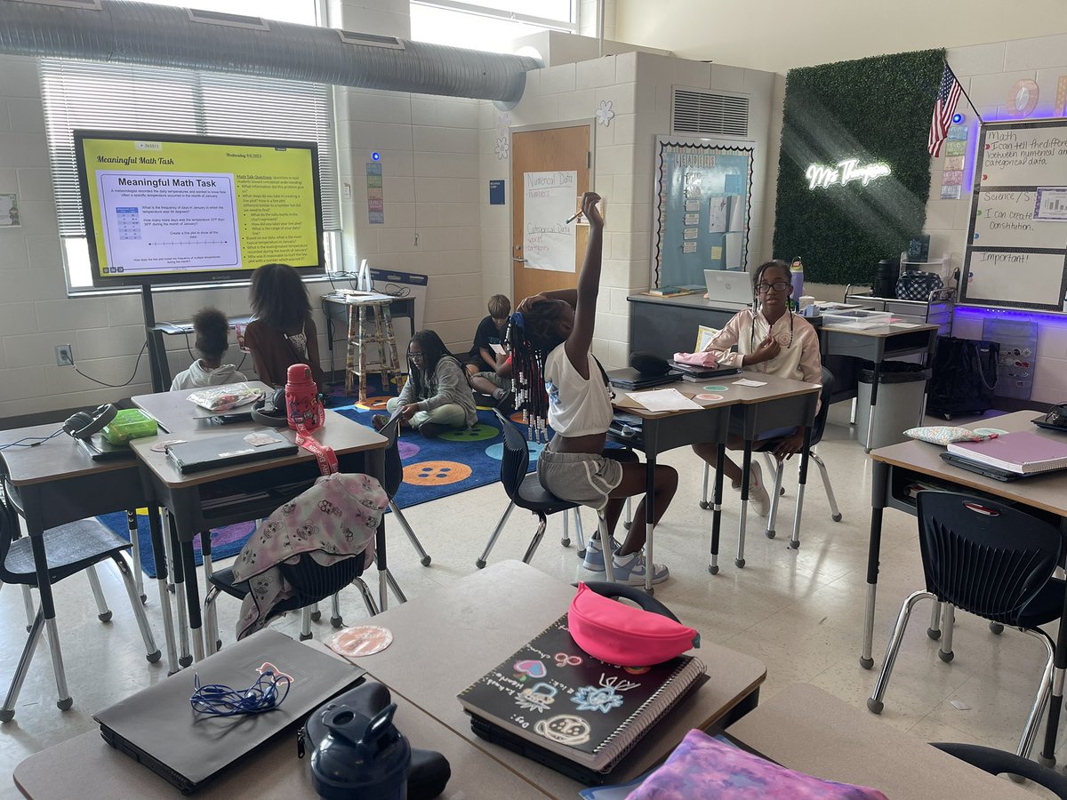 inspirenteachpb's tweet image. Enjoyed my visit to this 4th grade classroom today and the math talk was AMAZING!!! #ccsk5math @bnewellmath @taimonge @LisaJohnsonEDU @newcenturypanda