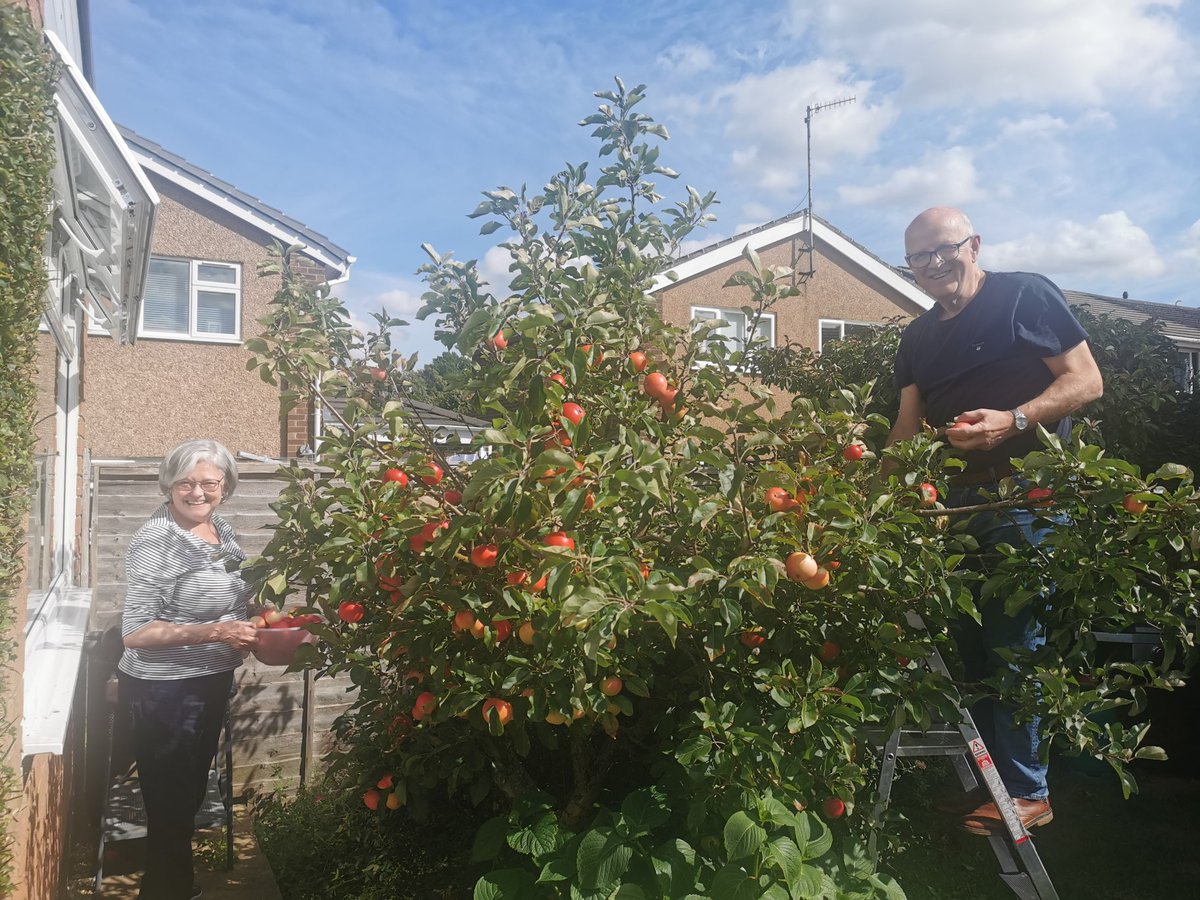 A huge thank you to Sophie and Aaron from @KingsParkPS for their fundraising idea, and collecting £100 for Dnipro Kids from selling apples and freshly squeezed apple juice. And of course a big thank you to the grandparents for letting them swipe the apples from their orchard 😉