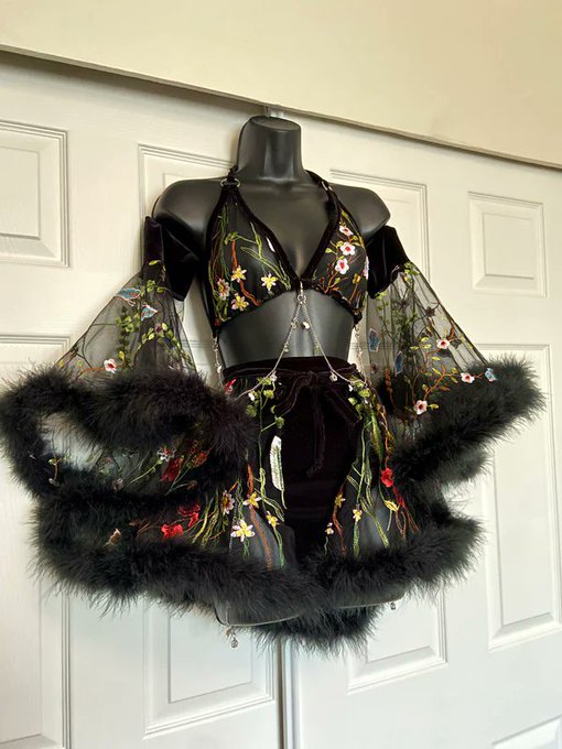 ooh i've been window shopping for things to add to my wishlist again... would love to have this set in