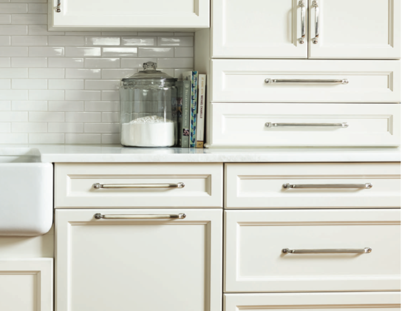 A5: To achieve a fresh and simplistic feel in a kitchen design, it's important to incorporate certain elements. Opting for neutral-toned cabinetry styles and classic hardware finishes, such as warm brass or brushed nickel, are perfect choices that will stay timeless. #kbtribechat