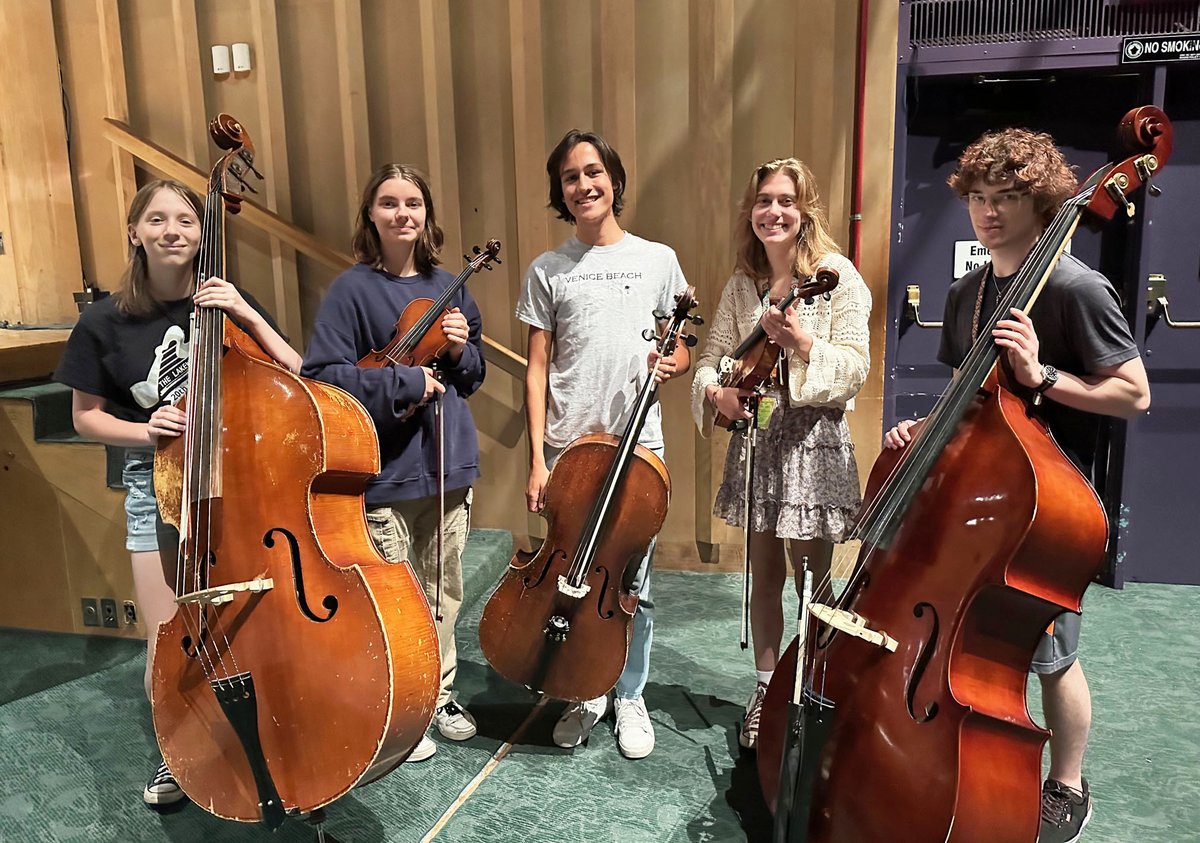 LkwdSchools's tweet image. Congrats to our talented orchestra students who qualified for the OMEA Northeast Ohio Regional Orchestra. Special shout out to Willow Detmar (pictured far right) for qualifying for the All-State Orchestra! #RangersThrive #RangerStrong
lakewoodcityschools.org/post-detail/~b…