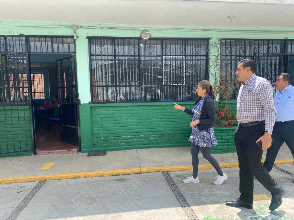 SrebTexcoco's tweet photo. #Texcoco 
#SREBT
Visita del Mtro. Gastón Moreno Solís, Subdirector Regional de Educación Básica Texcoco, a la Esc. Primaria "Cuauhtémoc", perteneciente a la Zona Escolar #P160.
@geramonro05
@TinocoGRogelio
@ma_pureza
@gastonm100x100 https://t.co/6kUaX5t4zJ