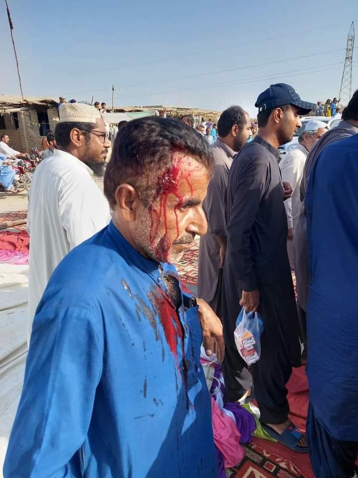 daktarbaloch's tweet photo. لاٹہی گولی کی سرکار نہیں چلے گی نہیں چلے گی 
گنڈا گردی کی سرکار نہیں چلے گی نہیں چلے گی.
@BBhuttoZardari
@OfficialDGISPR
@HamidMirPAK
@BBCUrdu
@geonews_urdu
@ARYNEWSOFFICIAL
#KandhkotProtest https://t.co/pEW4czBm8C