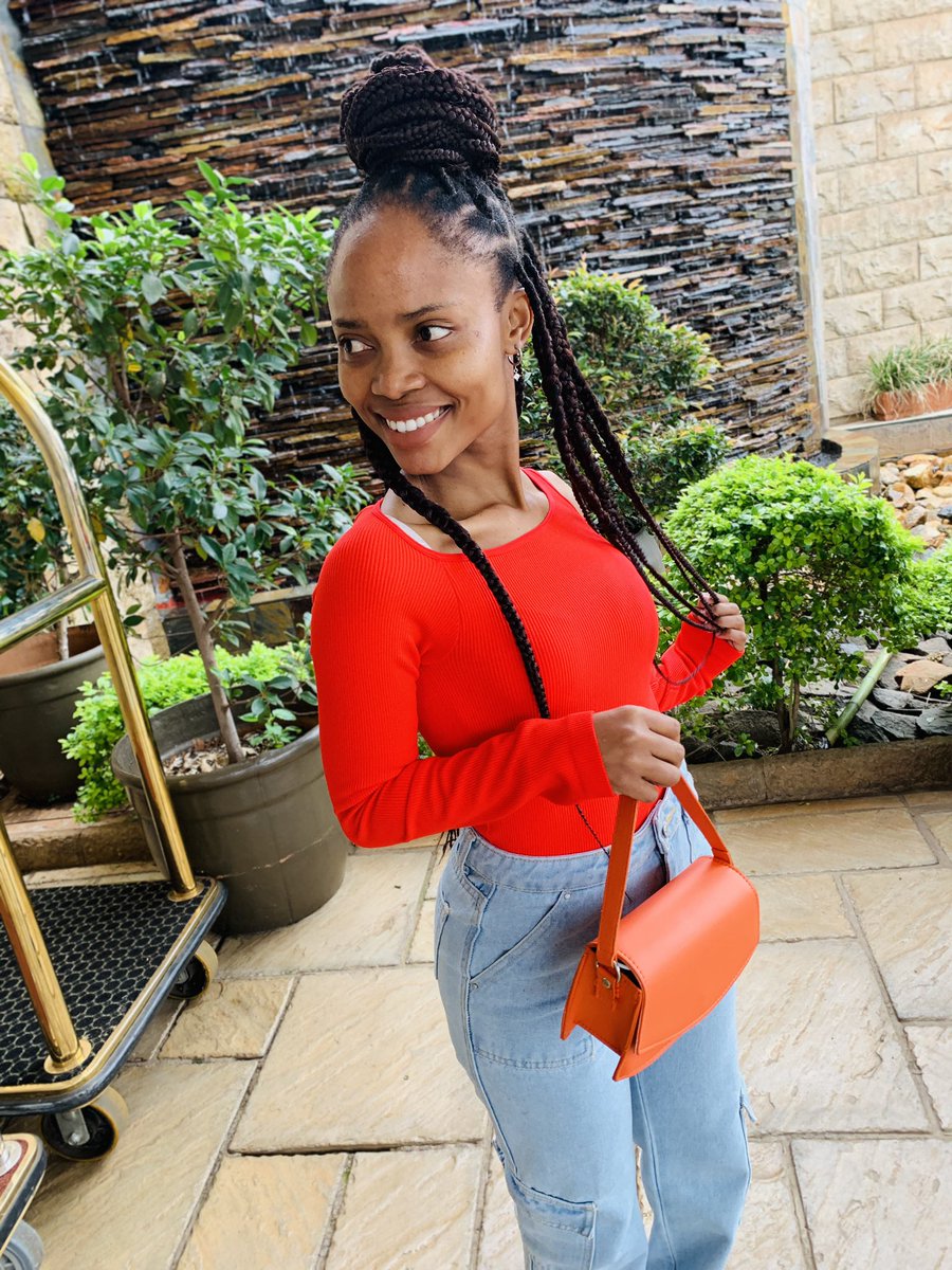 Snoookums's tweet photo. I got my ballons💁‍♀️🎈 My granma said “This day marks your quarter of a century, 2.5 decades”😭😩 I can’t, I am 23!🥲 https://t.co/lYdVWYr7V0