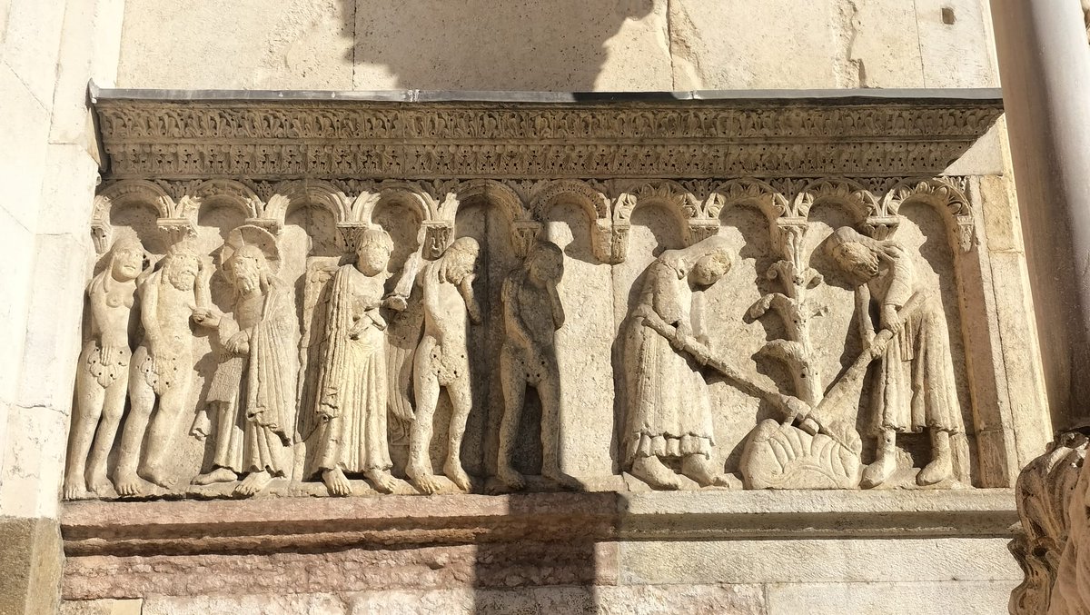 gozARTE's tweet photo. #caminoanápoles2023 Hoy hemos pasado la tarde disfrutando de la catedral de #Módena, donde hacia 1099 dejó sus obras #wiligelmo, probablemente el mejor escultor románico en Italia. Os dejo algunas imágenes de su maravilloso #Génesis: la creación, Adán y Eva, Caín y Abel... Si os fijáis veréis que son un verdadero encanto.