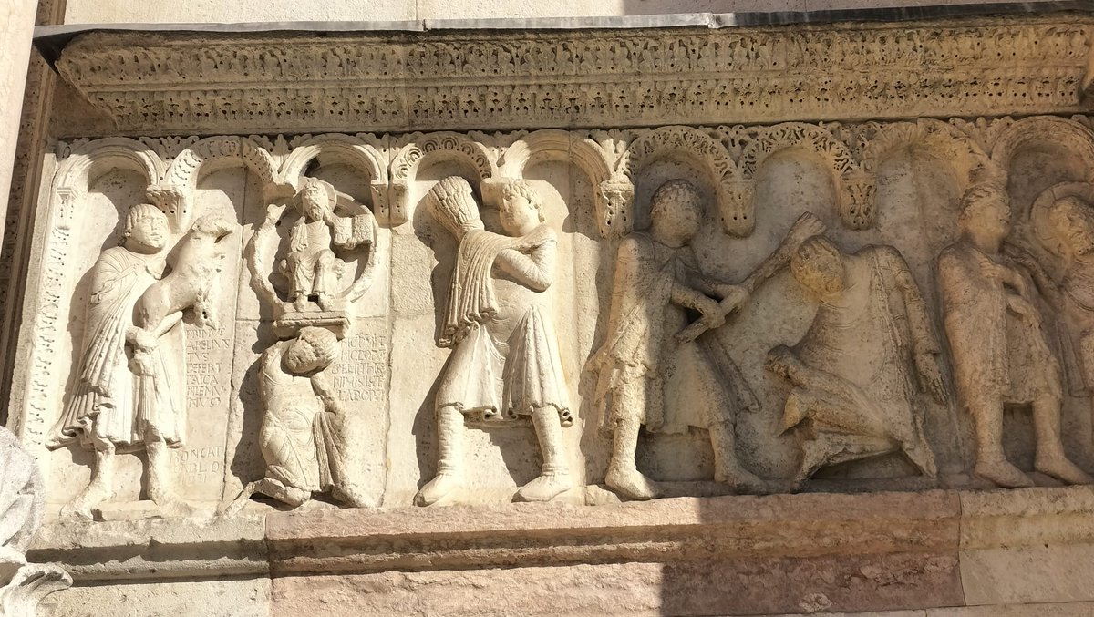gozARTE's tweet photo. #caminoanápoles2023 Hoy hemos pasado la tarde disfrutando de la catedral de #Módena, donde hacia 1099 dejó sus obras #wiligelmo, probablemente el mejor escultor románico en Italia. Os dejo algunas imágenes de su maravilloso #Génesis: la creación, Adán y Eva, Caín y Abel... Si os fijáis veréis que son un verdadero encanto.