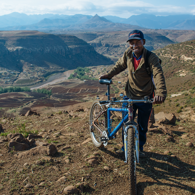 BikesFoundation's tweet photo. #Bicycle portrait from #Lesotho

Due to the steep and hilly terrain, mountain bikes are famous here ☀️

The Mike's Bikes Foundation has sent around 3000 bicycles to Lesotho since 2013.

#mikesbikes https://t.co/vMj13rOWQE