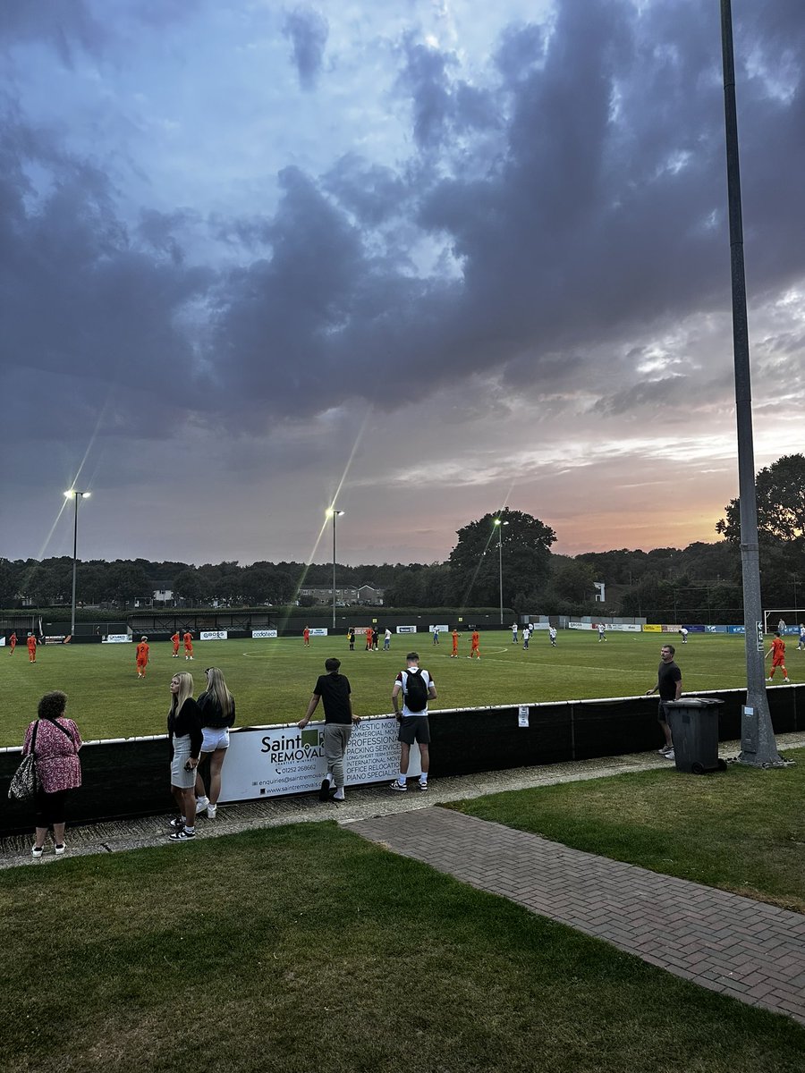 The teams are out and we’re underway here 🆚 <a href="/HartleyFC/">Hartley Wintney FC</a> for tonight’s FA Youth Cup match. 

🟠 0-0 ⚪️ | #YoungMoles
