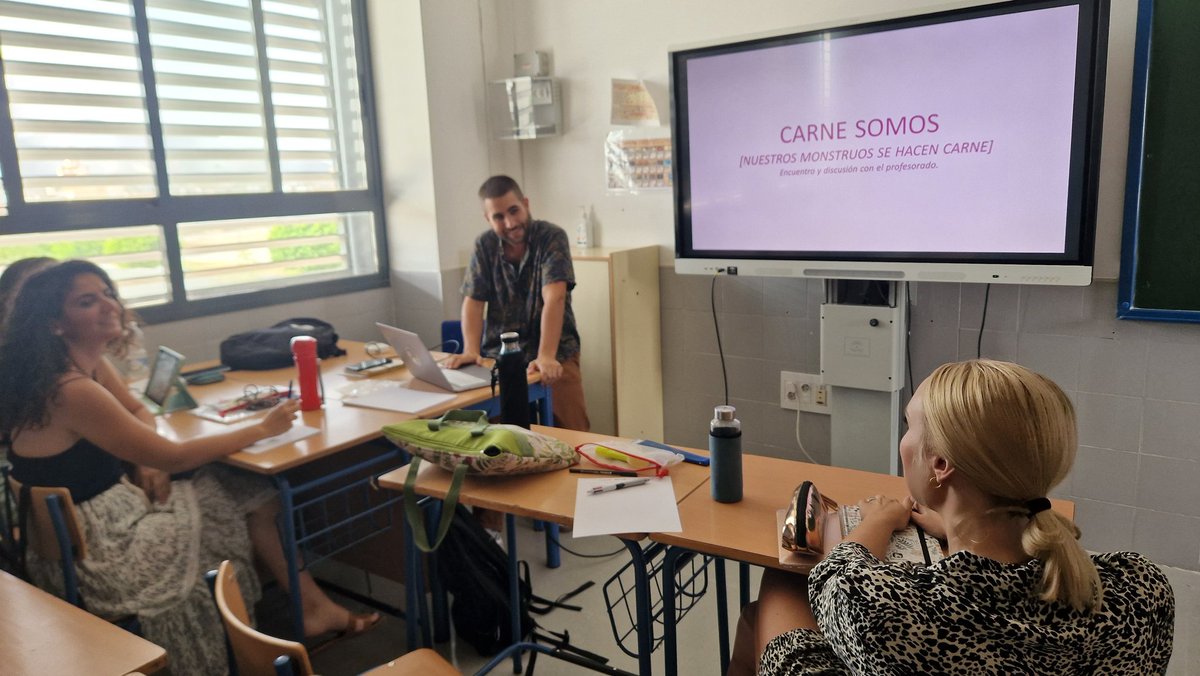 patrucarrasco's tweet photo. Hoy en @proyectocartama hemos disfrutado mucho con las dinámicas literarias de @CristianAlcaraz, #poeta malagueño que nos va a acompañar este curso en el proyecto audiovisual #CarneSomos @redplanea 
Muchas gracias @pedrojimenez por el buen fichaje! 🤗👏🤩
#ArteyEducación #Arte https://t.co/qnOd1Byt34