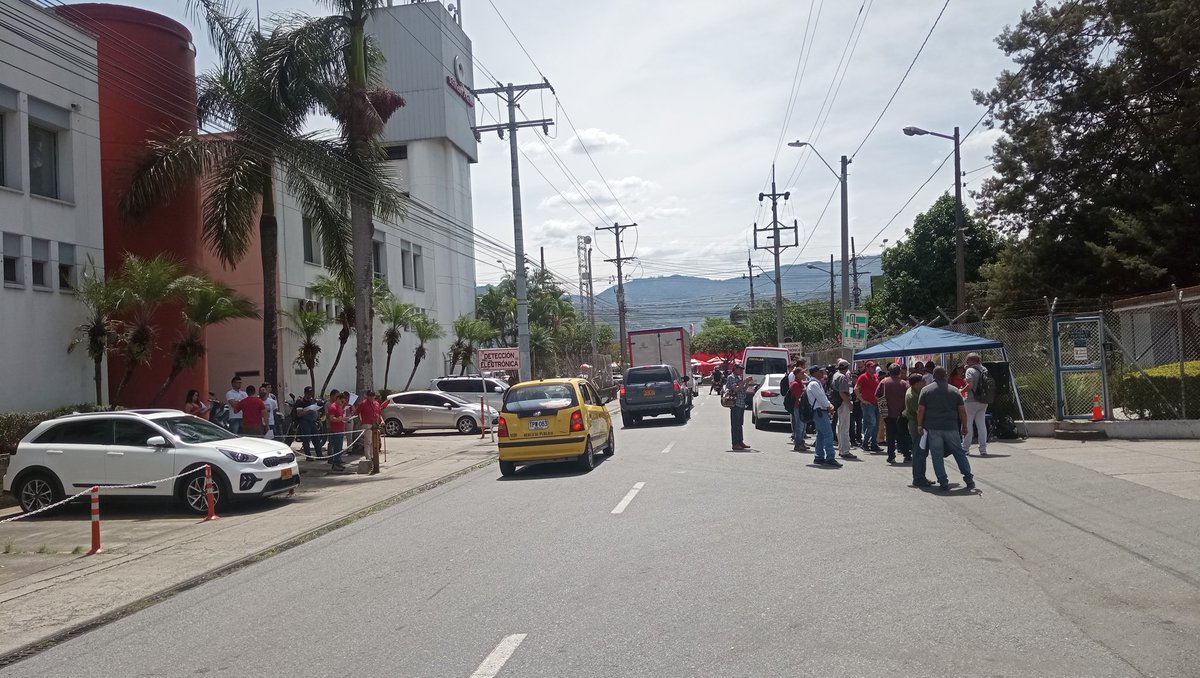 Sintracarcol's tweet photo. @Sintracarcol 7️⃣6️⃣ años en defensa de los derechos y garantías laborales.
Trabajamos para fortalecer el movimiento sindical en #Colombia🇨🇴.
Los derechos se defienden, ejerciendolos. 
Sindicalismo es Justicia Social ‼️
Únete al Sindicato ‼️
Viva la lucha sindical ‼️ https://t.co/NSyP4GV6xO