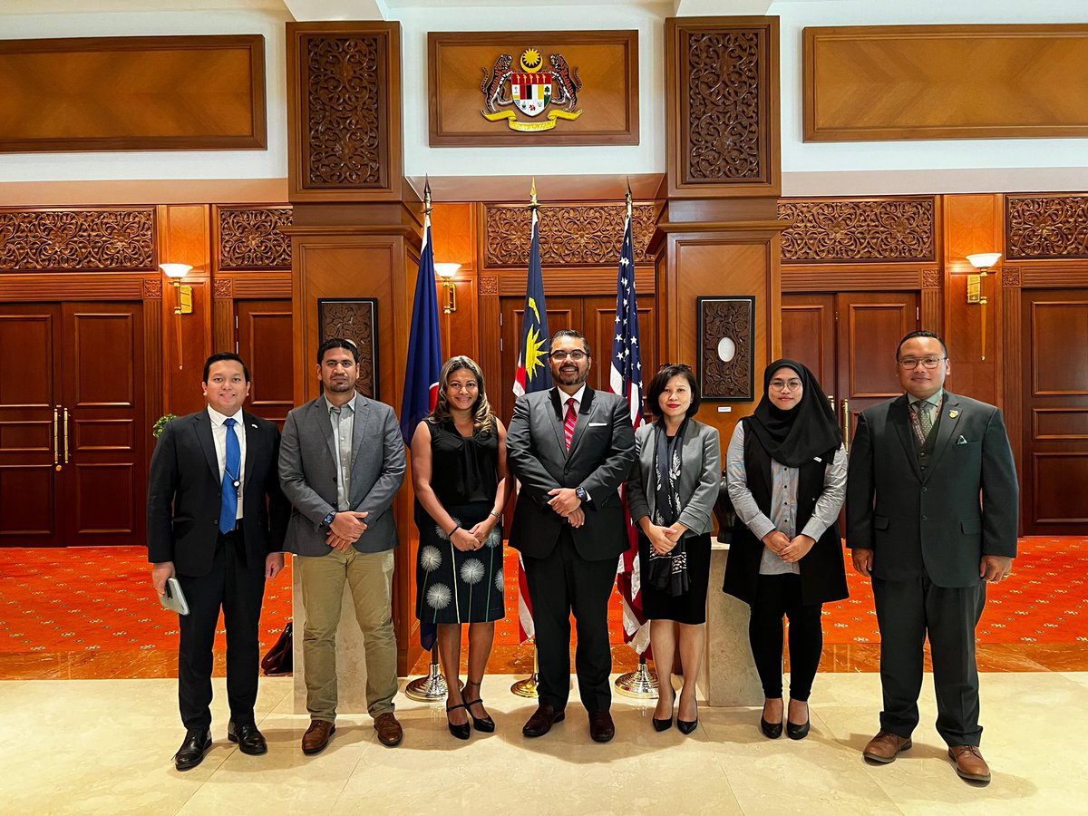 Embassy of Malaysia, Washington, D.C. (@myembassywdc) on Twitter photo Strengthening the path to a more sustainable & resilient future through Agricultural Investments. Part of the Embassy’s Nasi Lemak Diplomacy, Officials of the Embassy had a productive engagement with Ms. Angeline Thangaperakasam, Regional Director at <a href="/McLartyAssoc/">McLarty Associates</a> . 🇲🇾🇺🇸 Strengthening the path to a more sustainable & resilient future through Agricultural Investments. Part of the Embassy’s Nasi Lemak Diplomacy, Officials of the Embassy had a productive engagement with Ms. Angeline Thangaperakasam, Regional Director at <a href="/McLartyAssoc/">McLarty Associates</a> . 🇲🇾🇺🇸