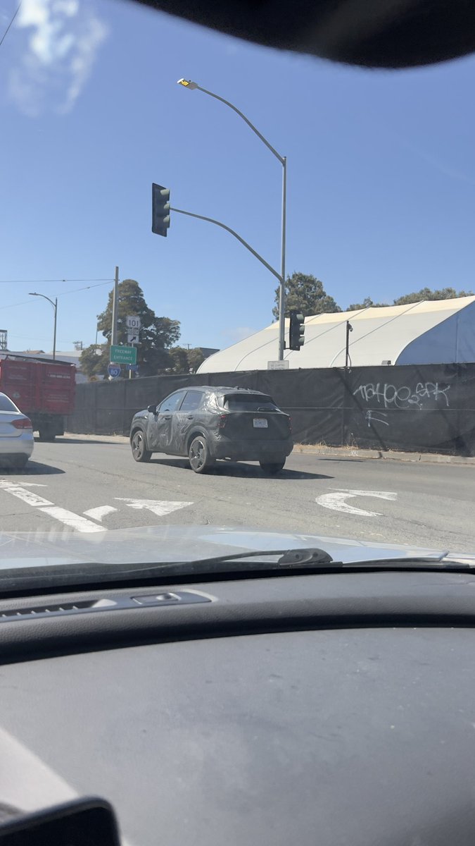 Sidjohnsonnn's tweet photo. What car is this? https://t.co/3kZ4HdceQM