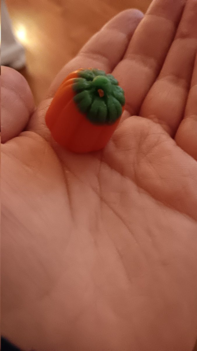 MirandaJas76259's tweet photo. Peter, what are you doing in my bag?
#andysapplefarm #peterpumpkin #peterthepumpkin https://t.co/ogVvp75VFt