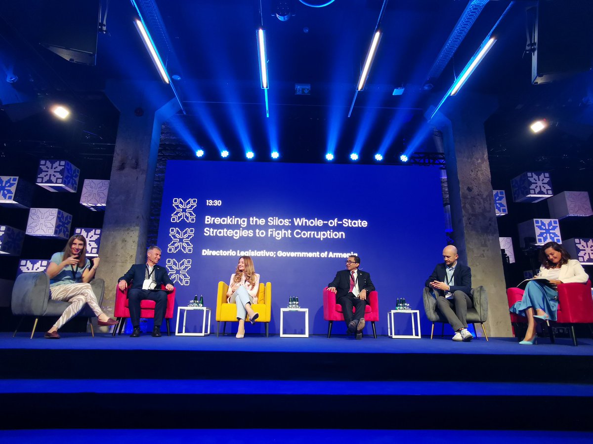 🌐🇪🇪 Hoy moderamos un panel en la Cumbre Global de #OGPEstonia, donde intercambiamos ideas sobre estrategias anticorrupción sostenibles y efectivas que involucren a los tres poderes, a la sociedad civil y a las organizaciones internacionales.

#OGPEesti #GobiernoAbierto #OpenGov