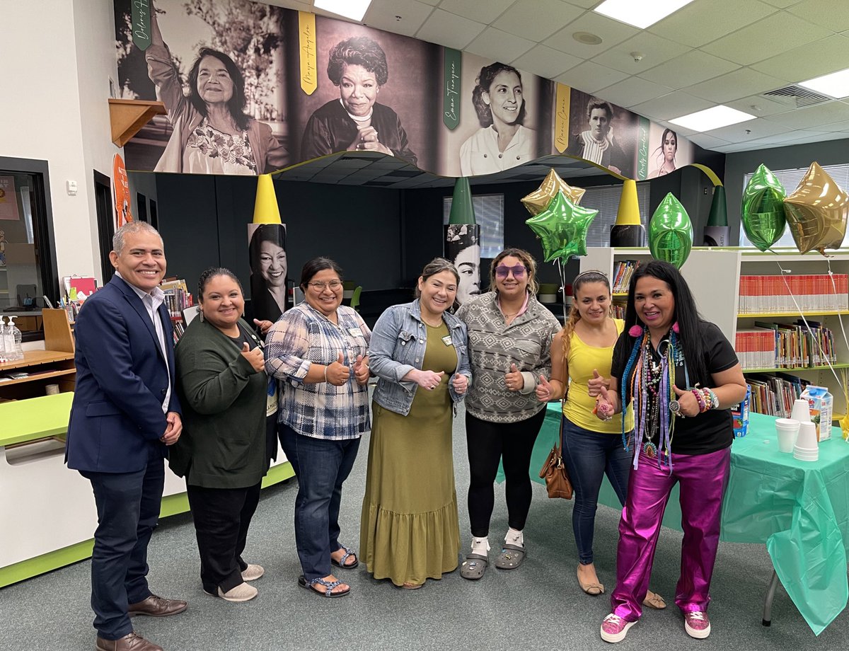 genevie79cr's tweet image. ¡El lenguaje es un derecho civil…es parte de quien somos! ♥️ Thankful that our families joined us to learn about TELPAS and for the reminder that ser bilingüe es un súper poder!! #LPLS4Girls 💚💛💚
What an amazing morning with @DrETontheBorder!!!