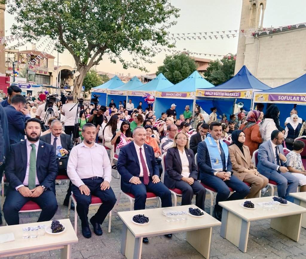 📌 Ürgüp İlçemizdeyiz.

Bölgemizin sembol tarım ürünü olan üzümün ve bölgemizin tanıtımı için çok önemli bir yere sahip olan Uluslararası Ürgüp Bağ Bozumu Festivaline il protokolümüz ile katıldık.

Bağ bozumu şenliğinin bölgemize hayırlı olması temenni ediyor, tüm çiftçilerimize