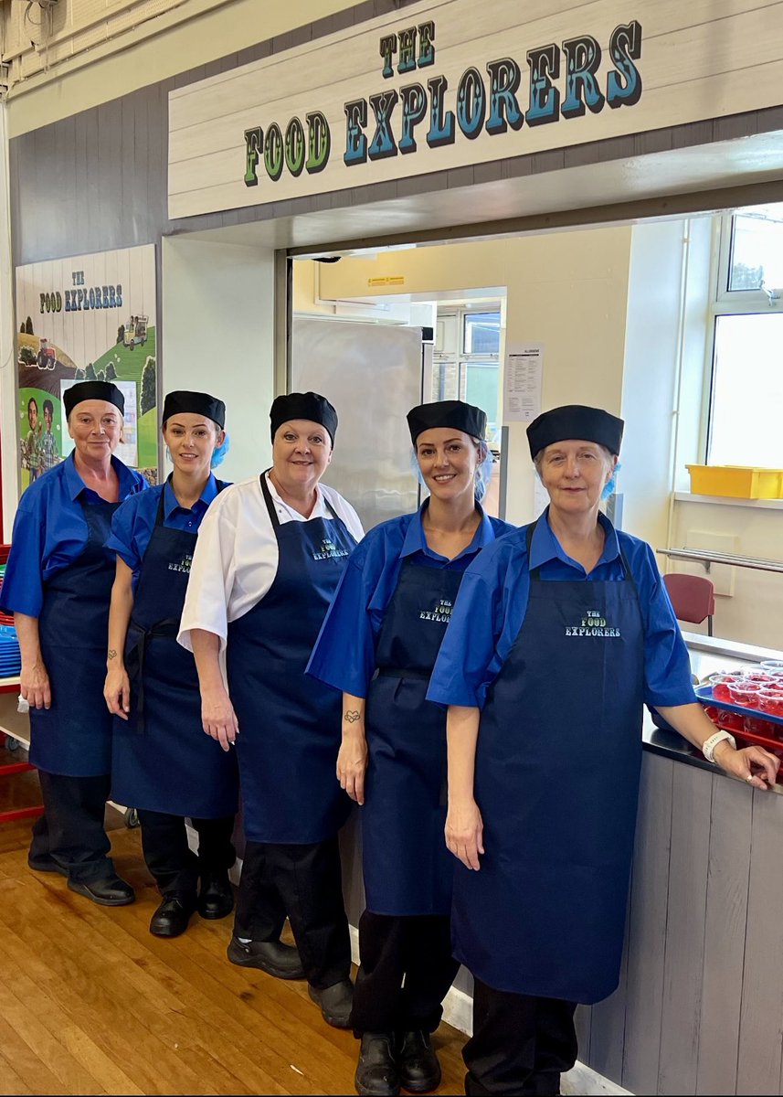 A warm welcome to our fabulous team @Ousebank looking incredibly smart and ready to feed 🥧🍎the children #newteam @saraexley @HopeSentamuLT