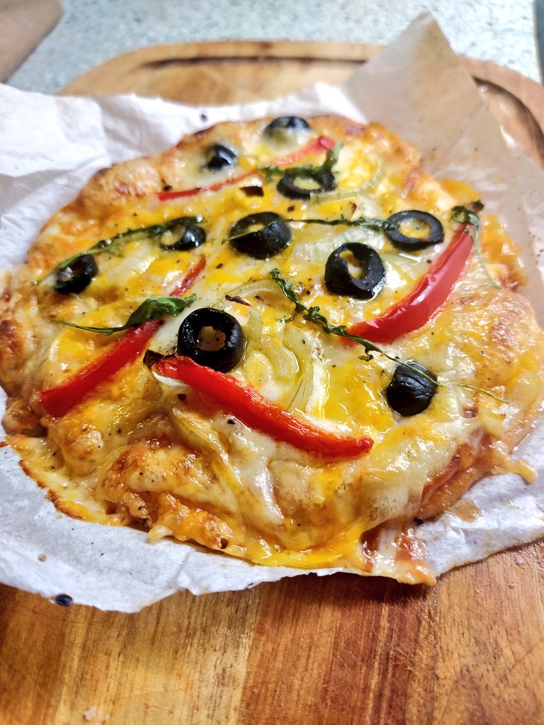 Pizza with mozarella and olives😍 #Pizzaolives #olives #mozarella #italianpizza #foodlovers #Foodies