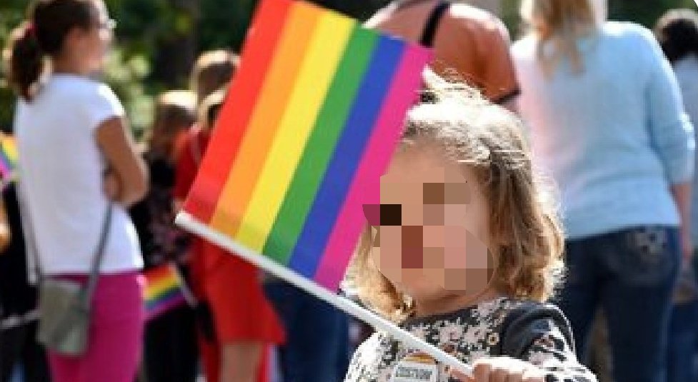 Sondeo Tuitero 

Está de acuerdo que los niños participen en este tipo de marchas?

NO: 🔄
SÍ: ♥️
.
.