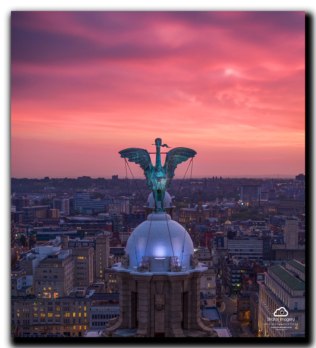 stratusimagery's tweet photo. Pinks skies over Liverpool @YOLiverpool @realrobinjmac65 @StormHour @angiesliverpool prints available 👉🏻 https://t.co/Omy3M7DRAb #liverpool #liverpoolcity #pinkskys https://t.co/gIKPOJVyXj