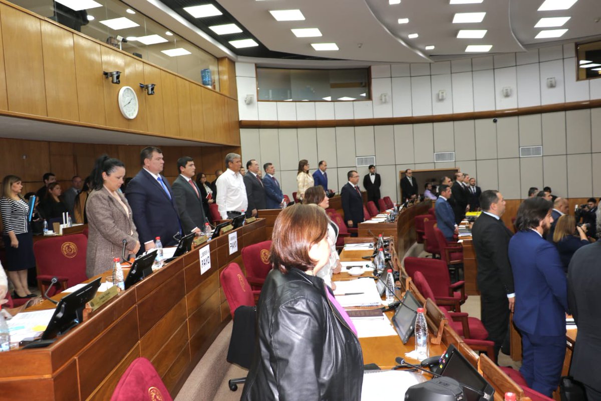 Homenaje póstumo a un hombre humilde, trabajador, responsable

senado.gov.py/index.php/noti…

#SenadoPy