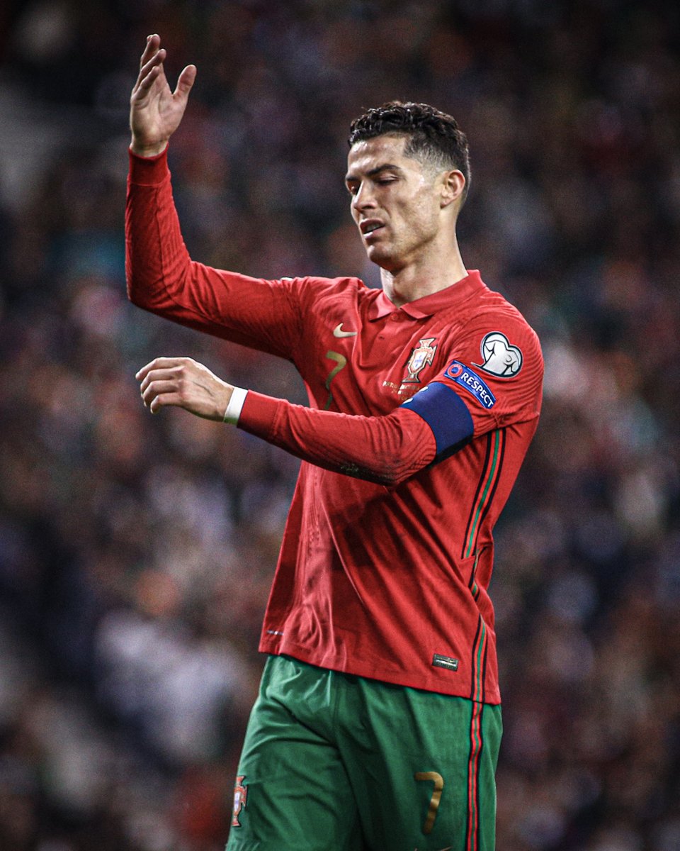 ESPNFC's tweet image. Cristiano Ronaldo hasn’t been included in the 30-man Ballon d’Or shortlist for the first time in 20 years 🤯