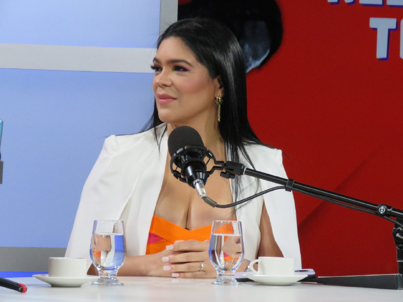 VTVcanal8's tweet image. #EnFoto📷| Hoy, en el programa #AlDía, la motivadora Lisandra Yánez expresó que no solamente son tóxicas las relaciones de pareja, sino también pueden serlo los vínculos con padres, amigos y compañeros de trabajo.

#EmprendeEnVenezuela