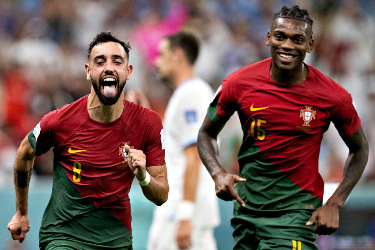 Alguém sabe explicar como é que Bruno Fernandes e Rafael Leão não estão nomeados para a Bola de Ouro? 🤷‍♂️