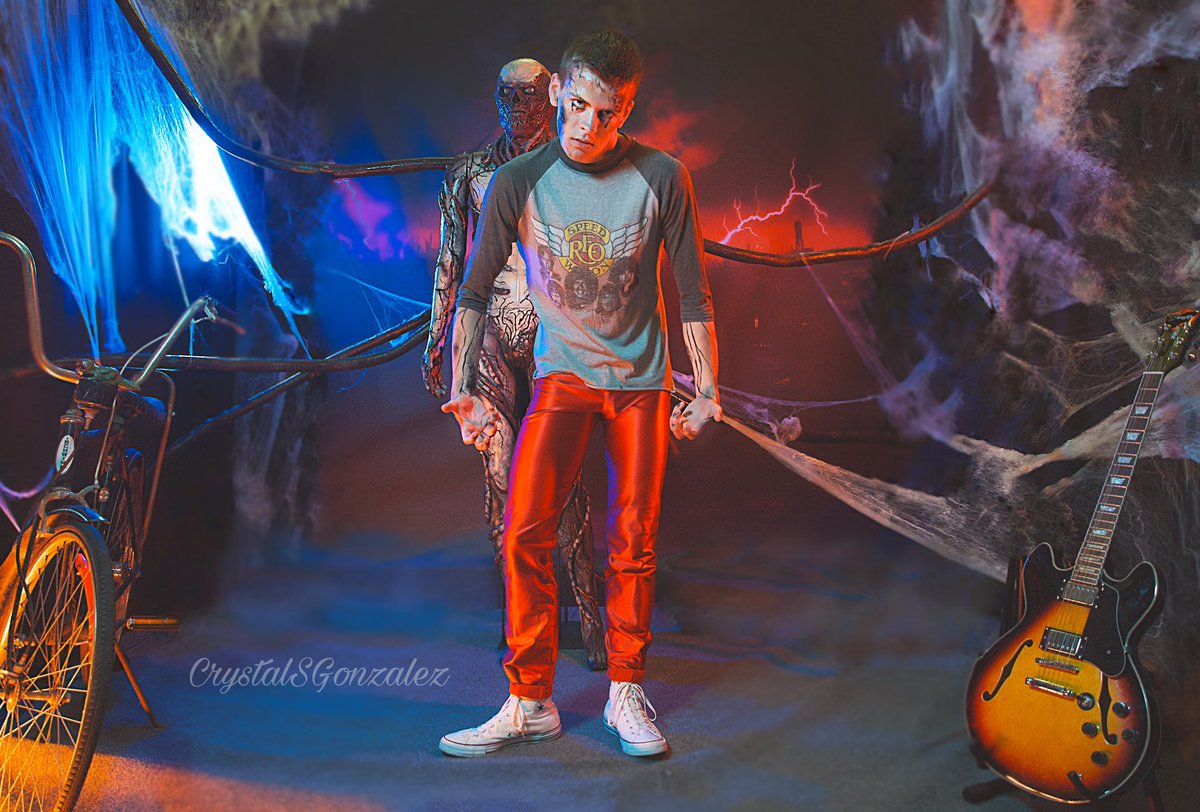 estiloygracia's tweet photo. 5️⃣5️⃣ days away from Halloween 🎃
Things are starting to get strange. 🕸️
::@Stranger_Things ::
Even though Season 5️⃣ is set to conclude, #Vecna will return to terrorize who & what is left of Hawkins.❌
Model: Jaden Gocken
H: Maddie Minard
MUA: Melanie Marie
Event: #ClickCon https://t.co/o70BoKrrq2