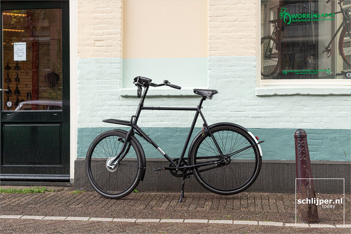 schlijper's tweet photo. In Tel Aviv I missed my 2021 @workcyles bicycle so it was time to do something about that. #Workcycles Jordan partly dismantled the bicycle and packed it very properly. >
Where: Amsterdam, Lijnbaansgracht
When: 30 08 / 04 09 2023 https://t.co/gIGj2RId4Z