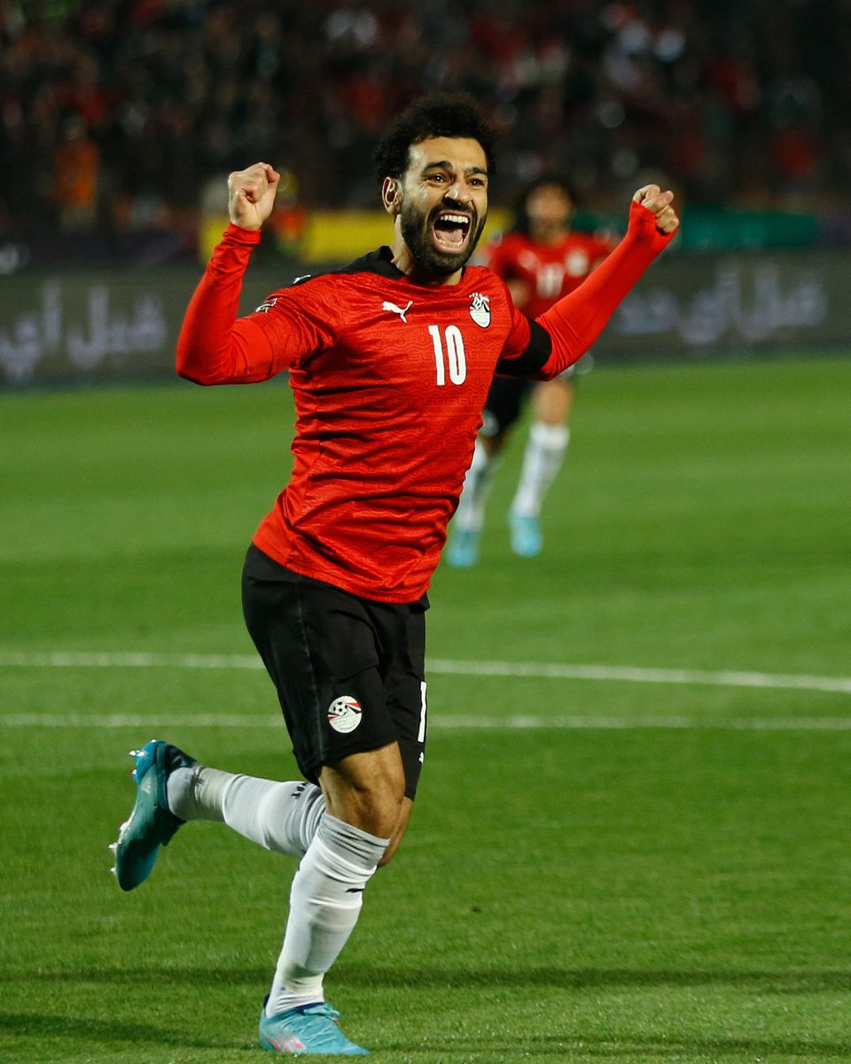 CAF_Online's tweet photo. 🇪🇬 @MoSalah
🇨🇲 @AndreyOnana
🇲🇦 Yassine Bounou
🇳🇬 @victorosimhen9

Africa has 4️⃣ nominees between the best players in the world in 2023! 🌍🌟 https://t.co/eZQ6oUUDKc