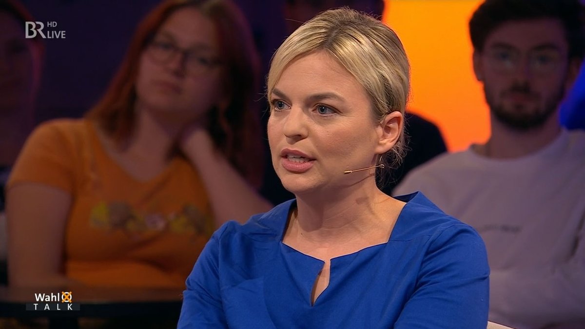"Ich möchte, dass #Bayern und Deutschland weiterhin eine starke Industrienation sind. Aber dafür müssen wir jetzt investieren." @kathaschulze bei #BR24Wahl #LTWby23