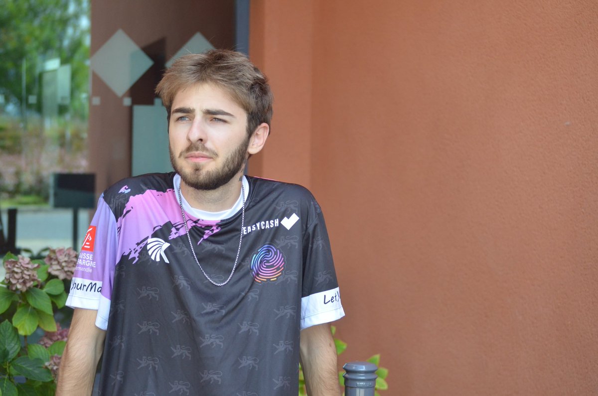 blastrgg's tweet photo. Hey les gars ! 
     
Ayez une rentrée plein de couleurs en profitant de -1⃣5⃣% sur la boutique de ma structure @ColorsEsport
avec le code : BLASTR15

Le code est uniquement valable sur votre premier achat 
Like for support ❤️
https://t.co/Vbx9vy47Ac https://t.co/7RFOHisHbU