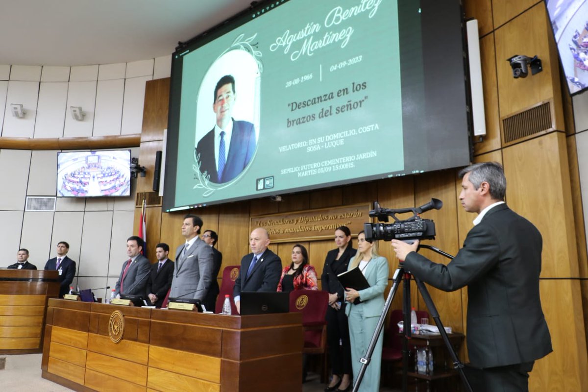 Agenda Paraguay (@agparaguay) on Twitter photo A iniciativa de la senadora <a href="/SenaHermelinda/">Hermelinda Alvarenga de Ortega (Oficial)</a>, el pleno de la cámara rindió homenaje póstumo a Agustín Benitez, antiguo funcionario, quien falleció el pasado lunes.
"Quiero expresar ante esta plenaria mi profundo pesar por el lamentable deceso del compañero, humilde, trabajador, A iniciativa de la senadora <a href="/SenaHermelinda/">Hermelinda Alvarenga de Ortega (Oficial)</a>, el pleno de la cámara rindió homenaje póstumo a Agustín Benitez, antiguo funcionario, quien falleció el pasado lunes.
"Quiero expresar ante esta plenaria mi profundo pesar por el lamentable deceso del compañero, humilde, trabajador,