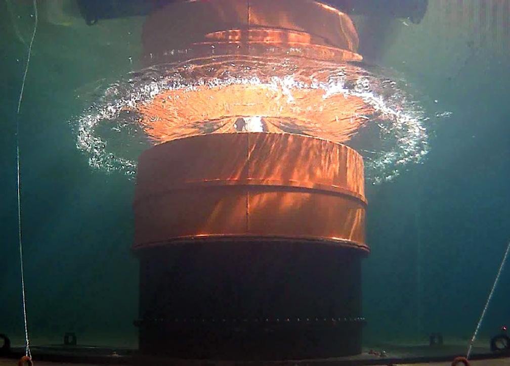 Underwater volcano eruptions can cause tsunamis, and <a href="/CEEatGT/">Georgia Tech CEE</a>'s <a href="/hermfritz/">Hermann Fritz</a> is figuring out how using a volcanic tsunami generator in a wave basin to generate better models. 🌋🌊 research.gatech.edu/georgia-tech-m…