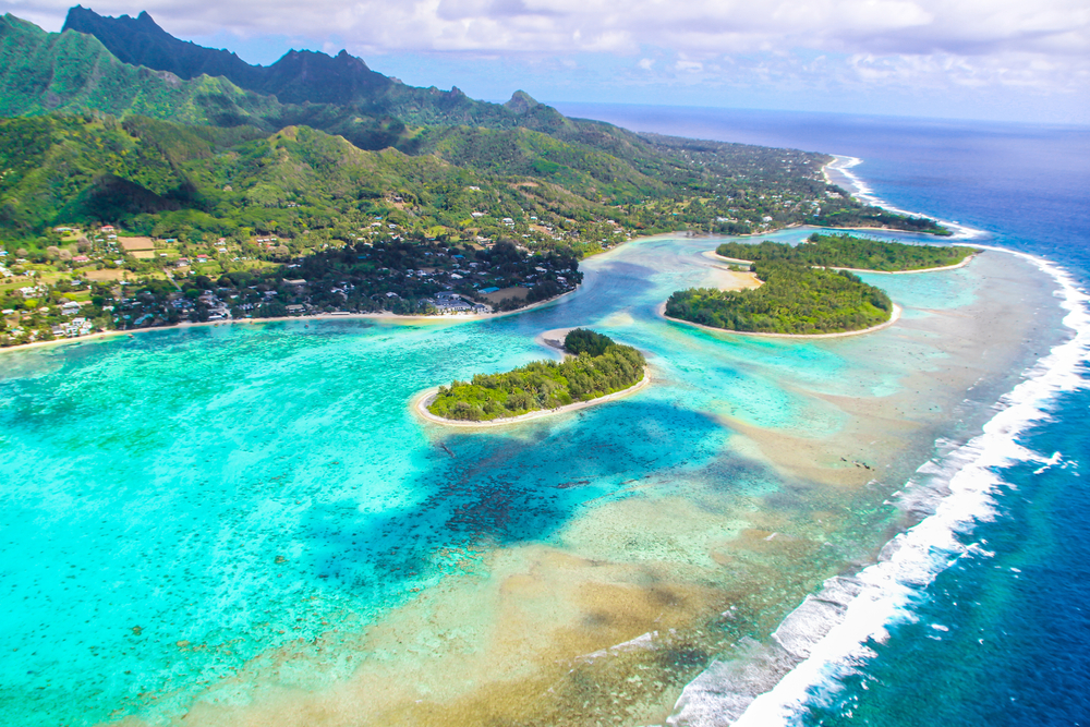 It is the most beautiful time of year to visit the turquoise blue waters in the Cook Islands! Home to some of the most beautiful lagoons in the South Pacific, you will be happiest relaxing on the beach, taking in the hot tropical sun.