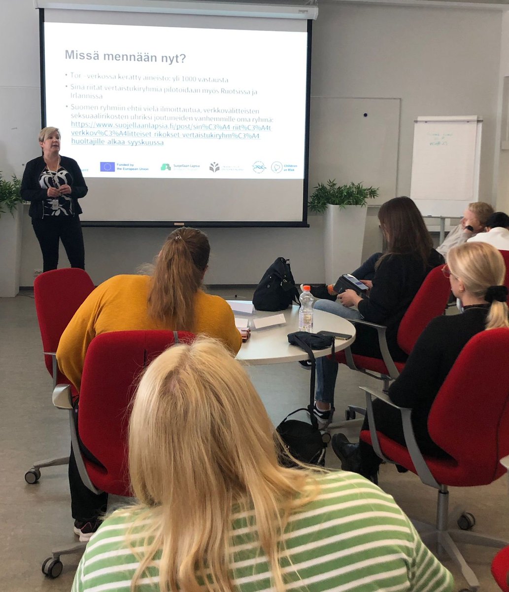 HannaLahtinen2's tweet image. Tänään @Polamk lapsirikostutkinnan koulutuksessa keskeisenä teemana verkkovälitteinen lapsiin kohdistuva väkivalta. Muistuttelin @SuojellaanLapsi Sinä riität ryhmistä vanhemmille. Haku on parhaillaan auki. Yhteisen #2KNOW hankkeemme aineistonkeruu myös hyvällä mallilla! 💪