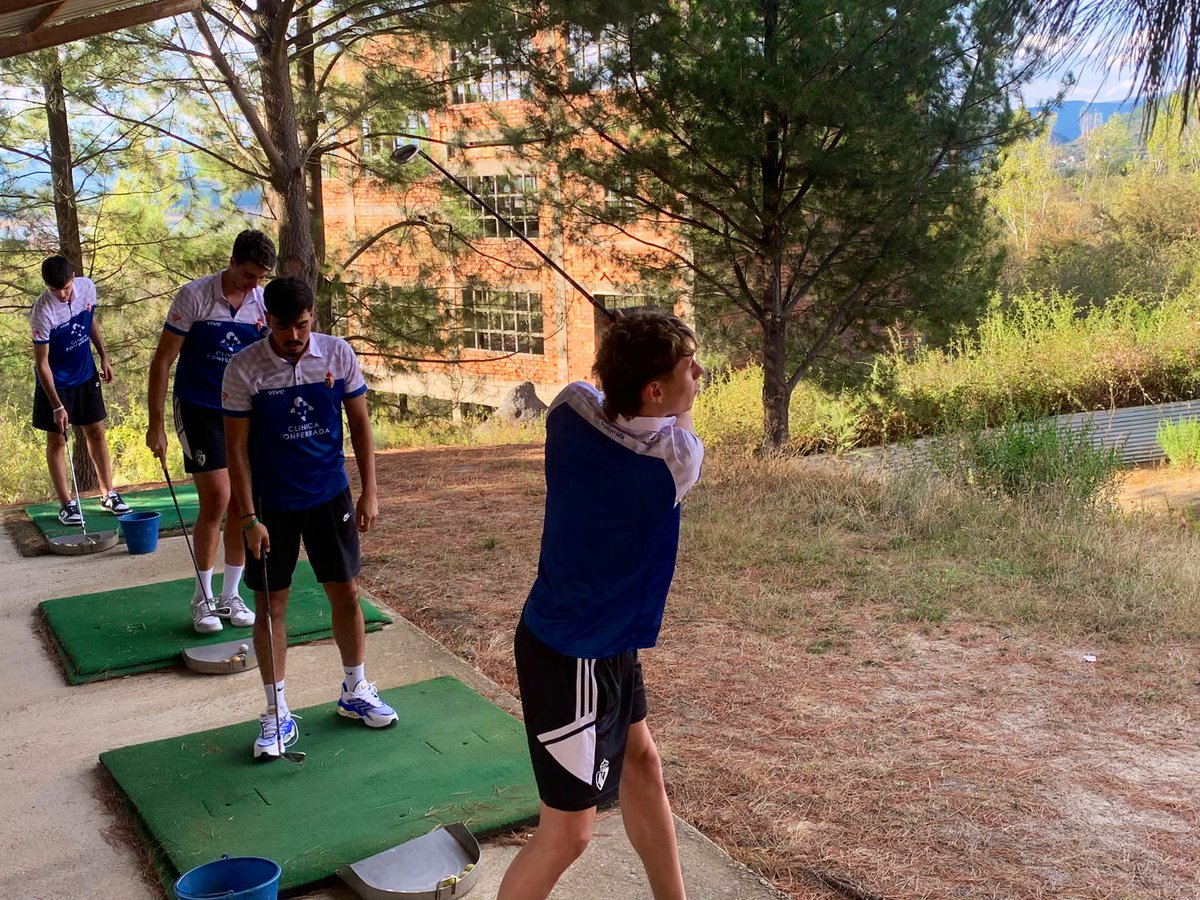 baloncestoSDP's tweet photo. ⛳️ Nuestra plantilla disfrutó hoy de un gran día en el Club de Golf Bierzo.

🤝 Muchas gracias por la invitación y por hacernos disfrutar de un día diferente.

#SoñarMásAlto #SomosSDP https://t.co/4bwobKAiwz