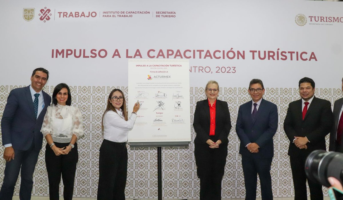 icat_cdmx's tweet photo. ¡Festejemos el ACTURMEX! 👏🏼🥳
Hoy se firmó el Acuerdo por la Capacitación Turística de México 📃🖋️ para contribuir a la competitividad del turismo por medio competencias del capital humano, creando distintas estrategias de capacitación.
@martibatres
@GobCDMX
@NathalieDesplas https://t.co/xYsN6m1rVc
