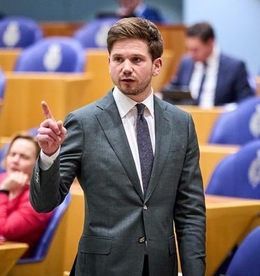 KAFKA_Dev's tweet photo. Hij komt op voor boeren, ontmaskerde LEUGENS van Rutte &amp; spreekt zich ondanks de HAAT uit tegen het seksualiseren van kinderen! 

Doe een ♥️ &amp; RT als je Gideon steunt! https://t.co/auBlxbrEAx