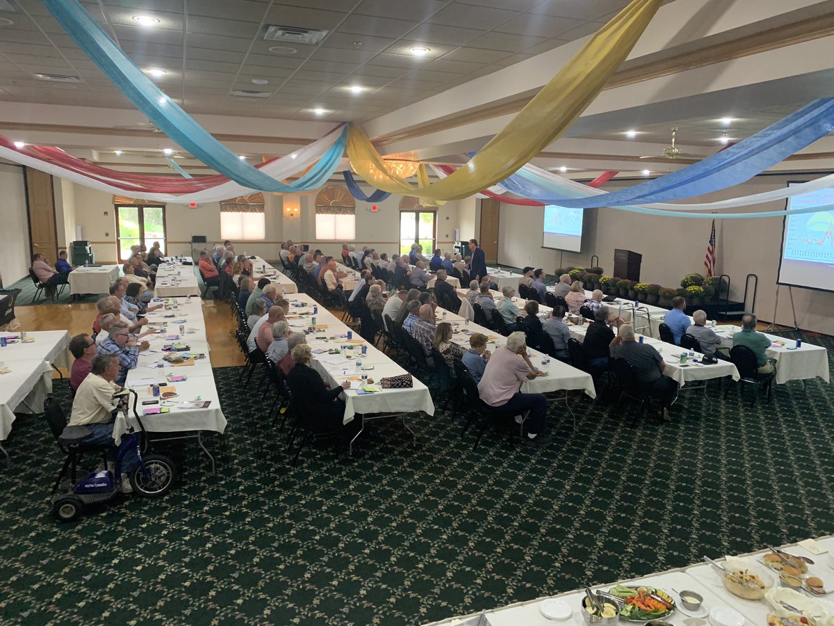 tomlinpat's tweet photo. Full house at Land Pro LLC @landprollcus 2023 Fall Seminar in Morris, IL listening to Dan Basse, President of Ag Resource Company https://t.co/8arQBCeZgs